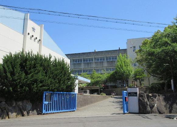 貝塚市立第四中学校 (1,554m)