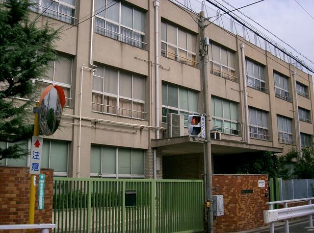 大阪市立墨江小学校 (372m)
