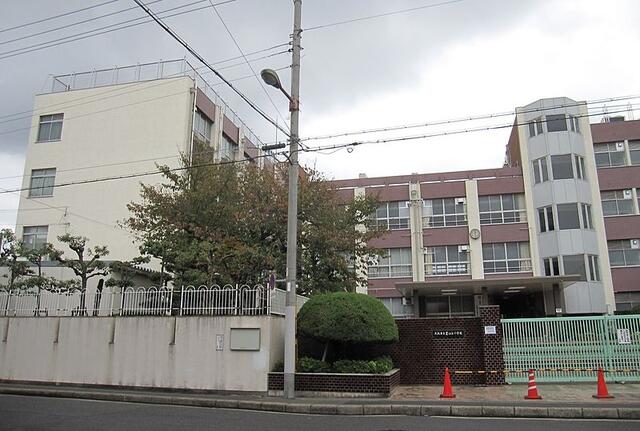 大阪市立墨江丘中学校 (609m)