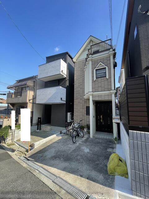 現地（外観）／北隣とも段差がある為、眺望・陽当り確保できております♪周辺は