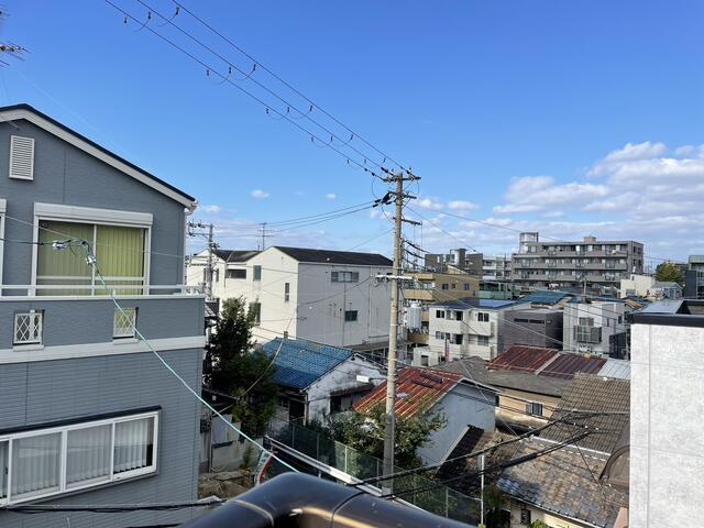 住戸からの眺望／三階バルコニーからの眺望です♪　高台になっており、通風も良好