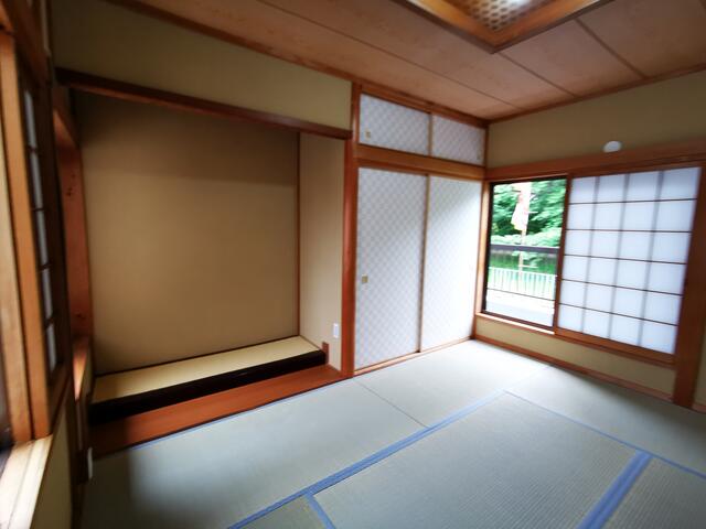リビング以外の居室／２階８帖和室