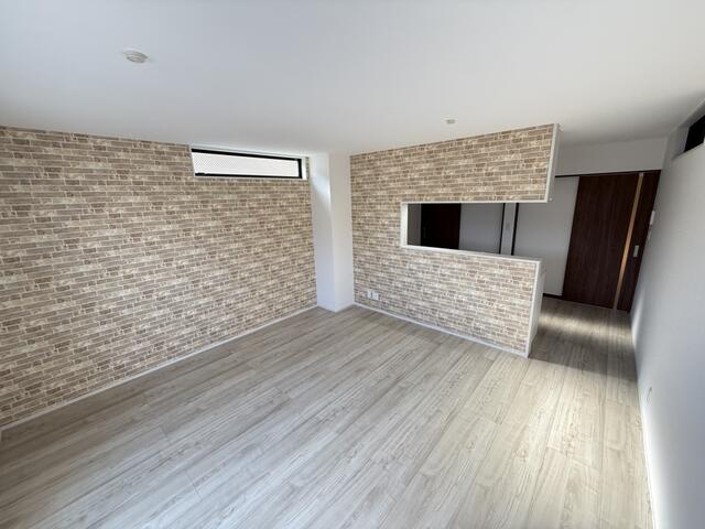 リビング／使いやすい対面キッチンです。