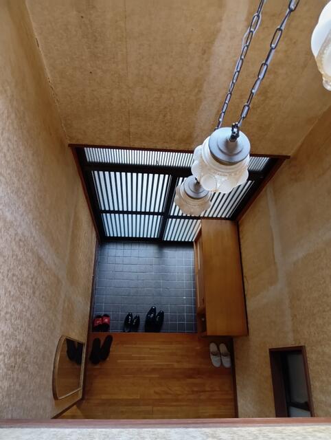 玄関／吹き抜け