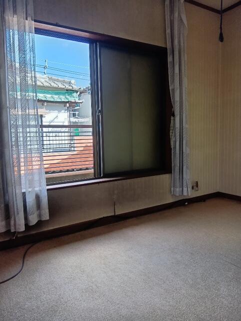 リビング以外の居室／２階　洋室　ベランダ