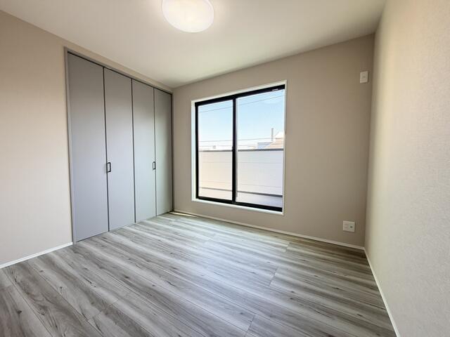 リビング以外の居室／プライベートを満喫できる洋室／撮影日2026-02-18