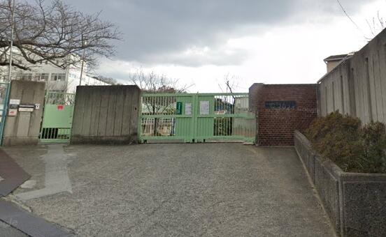 堅下南小学校 (350m)