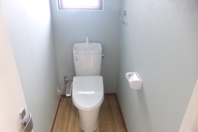 トイレは残置物のため、修理・処分等は借主様負担となります。