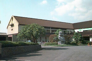 羽曳野市立陵南の森図書館 (579m)