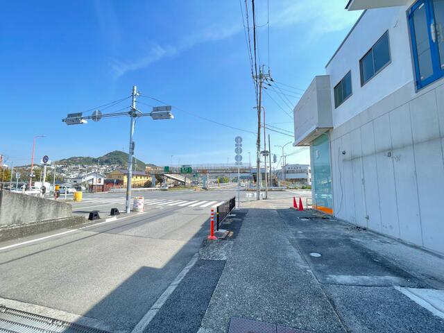 現地（外観）／高速道路ＩＣ出入口、交差点に面しています♪