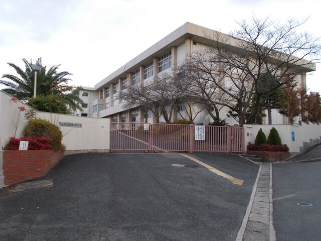 大阪府立泉鳥取高校 (710m)