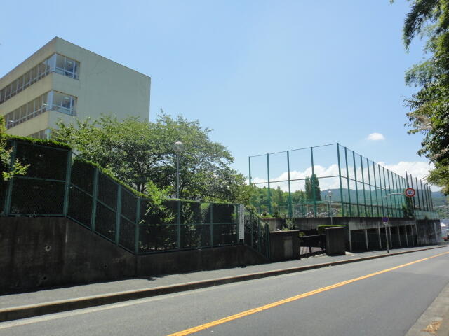 阪南市立鳥取東中学校 (687m)