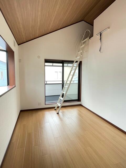 リビング以外の居室／このお部屋には、便利なロフトがあります。