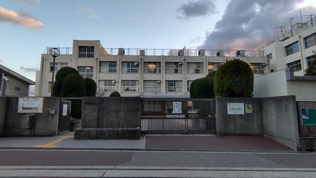 大阪市立鯰江中学校 (148m)