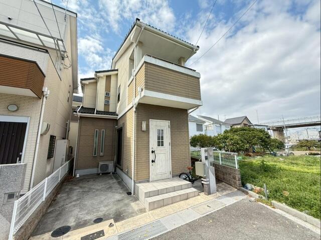現地（外観）／ＪＲ阪和線「北信太」駅徒歩１３分です。平成２６年８月築の築浅