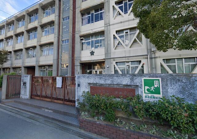 泉大津市立小津中学校 (2,100m)