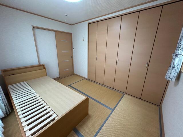 リビング以外の居室／２階　和室６帖