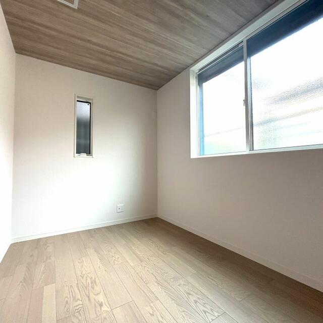 リビング以外の居室／多目的に活用できる洋室／撮影日2025-08-27