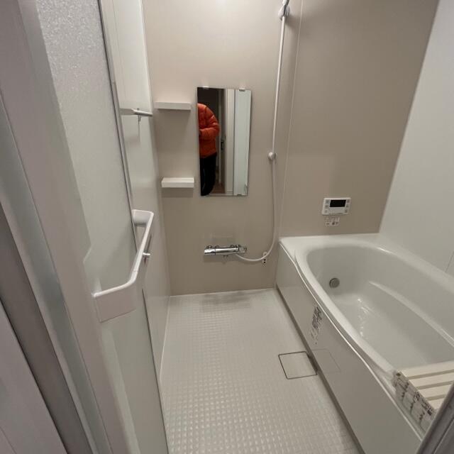 浴室／ＵＢ１４１６　　ゆったりした浴槽で１日の疲れを癒します／撮影日2023-01-27