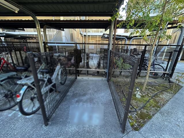 共用部（その他）／一戸ごとにフェンスで仕切られた専用のサイクルポートを採用して／撮影日2026-01-29