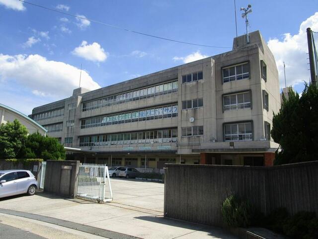 北陵中学校 (1,100m)