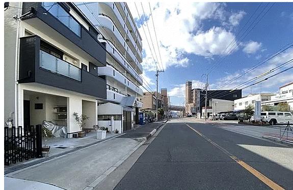 街並み風景　こ前面道路幅１５ｍで駐車楽々です