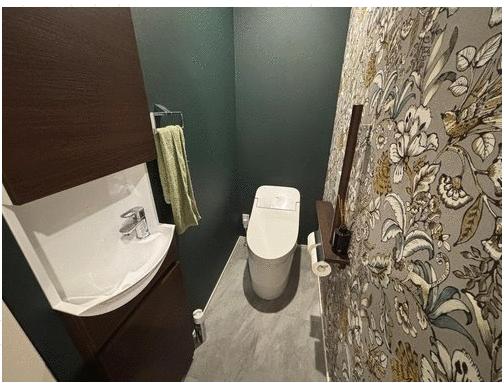 トイレ／タンクレスシャワートイレ新品同様　手洗い器あり