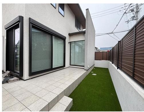 南側　庭　ガーデニングなどお楽しみ頂けます