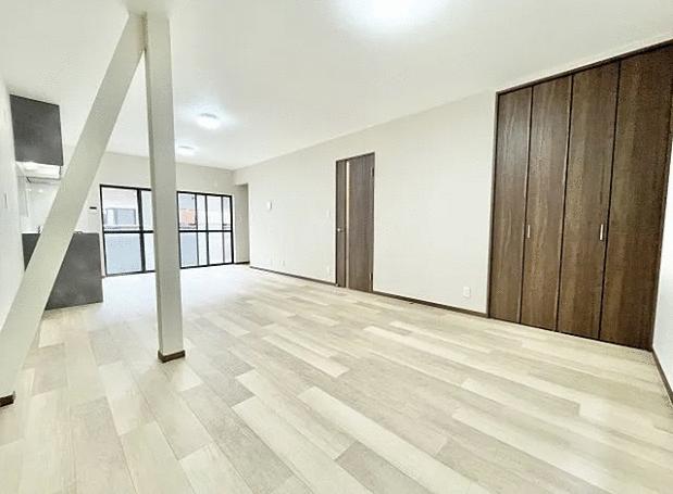 リビング／ＬＤＫ　広々１６帖　フロアタイル張替え新調