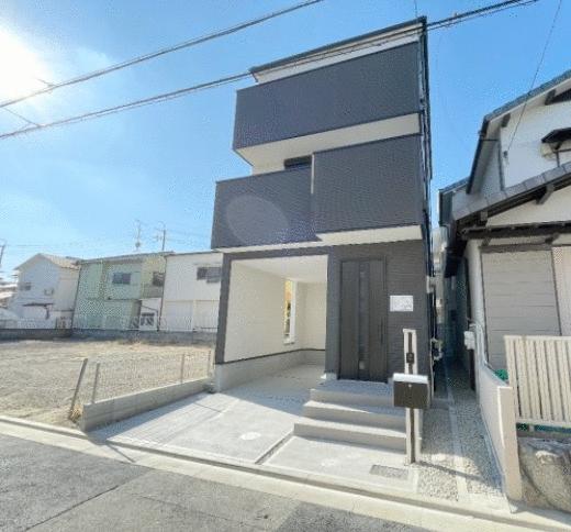 現地（外観）／東向き　陽当たり　通風　良好です　大型車駐車可能です