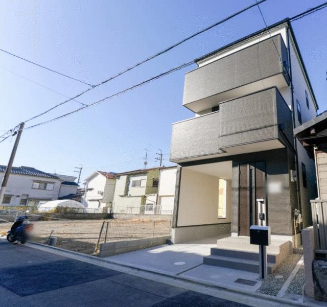 現地（外観）／東向き　陽当たり　通風　良好です　大型車駐車可能です