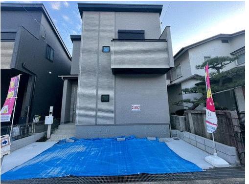 現地（外観）／建物間口　広々約５．６ｍ　両面道路