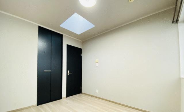 リビング以外の居室／洋室　フロアタイル張替え新調