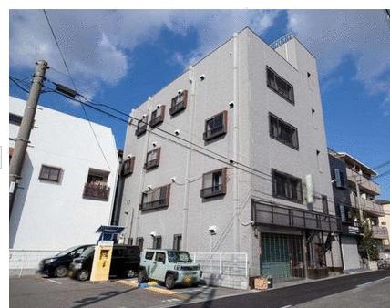 現地（外観）／南東向き　陽当たり　通風　良好です　駐車４台可能です　事務所