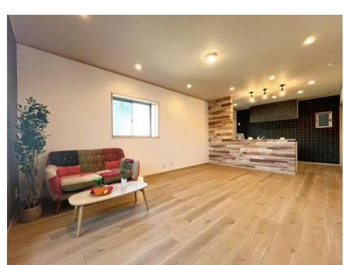 リビング／ＬＤＫ広々１６帖　フロアタイル張替え新調　ダウンライト新調