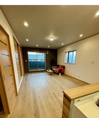 リビング／ＬＤＫ広々１６帖　フロアタイル張替え新調　ダウンライト新調