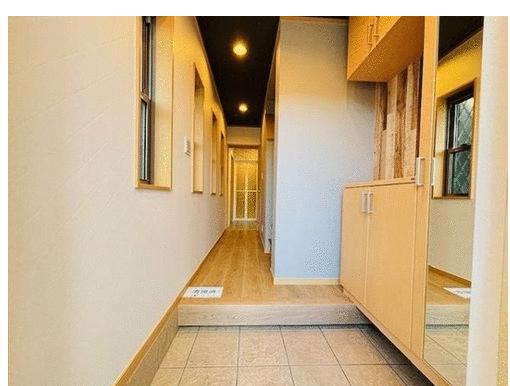 玄関／玄関　廊下　シューズボックスミラー付き