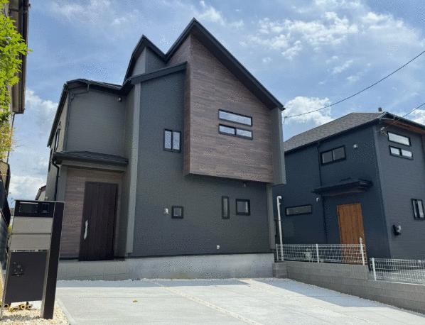 現地（外観）／土地間口　広々　約９．１ｍあり　駐車３台可能です