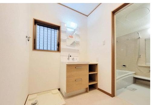 洗面台・洗面所／洗面化粧台新品同様　防水パン新調