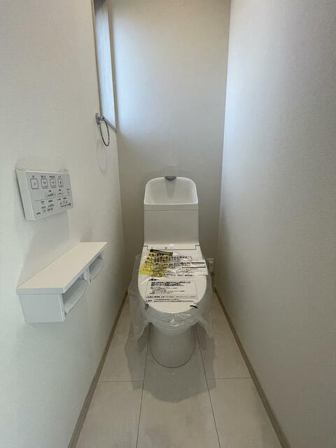 トイレ／同仕様の施工例。シャワートイレ２カ所有り。