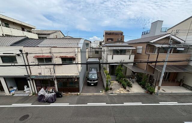 住戸からの眺望／目の前（北側）の建物です。