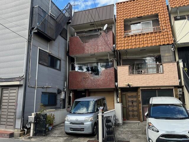 現地（外観）／南向きにつき、陽当り良好です。土地約２０．４６坪付き。
