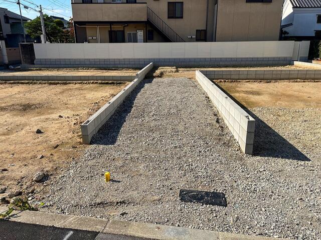 現地（駐車場）／１号棟のガレージ部分：駐車２台可能なガレージです。