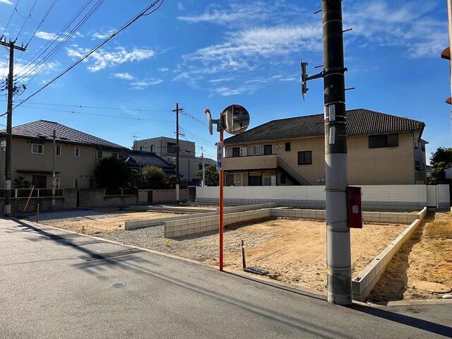 現地（外観）／全４区画の２階建新築現場です。