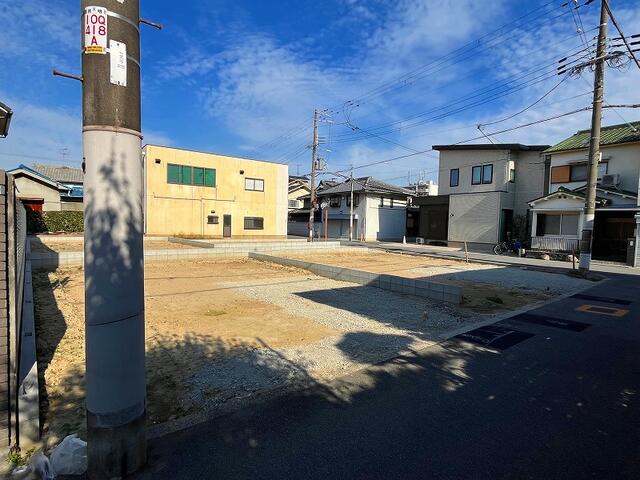 現地（外観）／全４区画の２階建新築現場です。