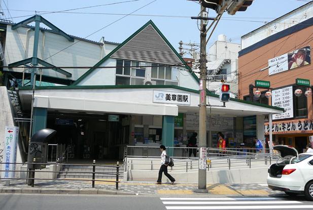 ＪＲ阪和線　美章園駅まで約７７０ｍ（徒歩１０分）です。