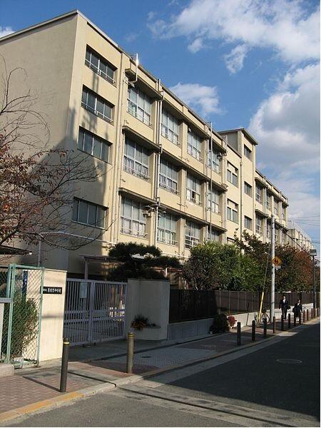 大阪市立東住吉中学校 (560m)