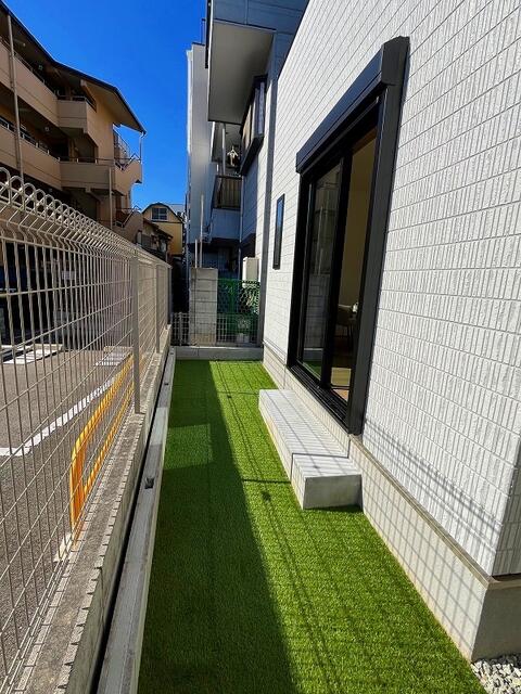 庭／リビングから出入りが出来るお庭は南向きで、陽当り・通風大変良