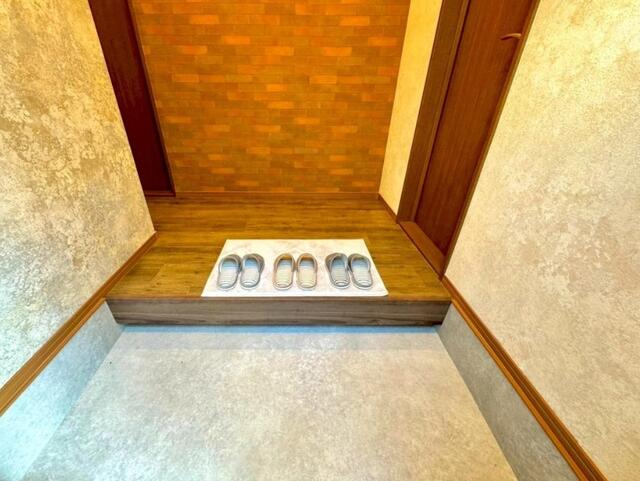 玄関／玄関もリフォーム済みでキレイです。（フロアタイル・クロス・Ｃ