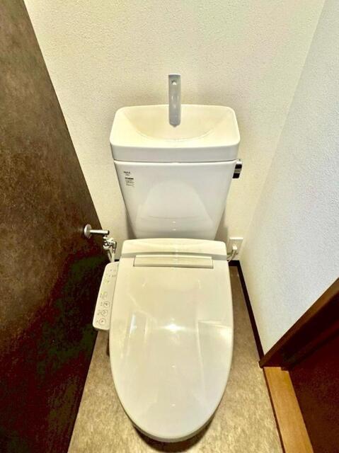 トイレ／便器・温水洗浄便座新調しました。（クロス・ＣＦ張替等）